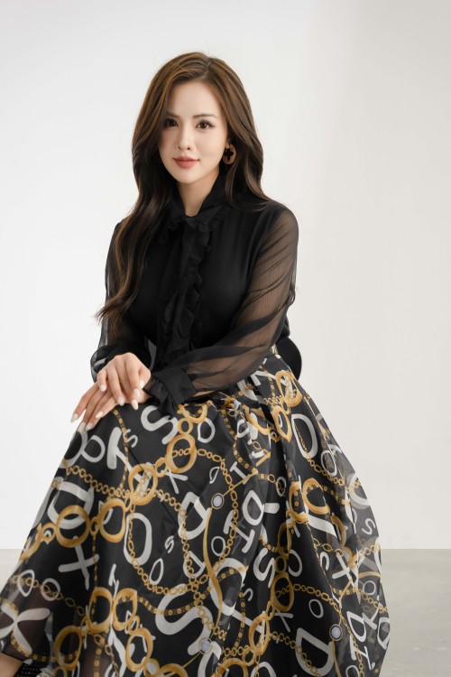 Sixdo Black Baroque Print Pleated Midi Skirt